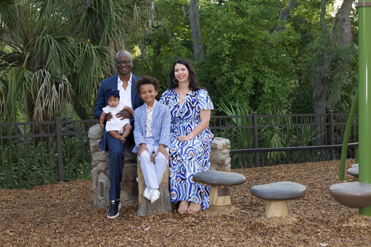 Atigre family sitting together